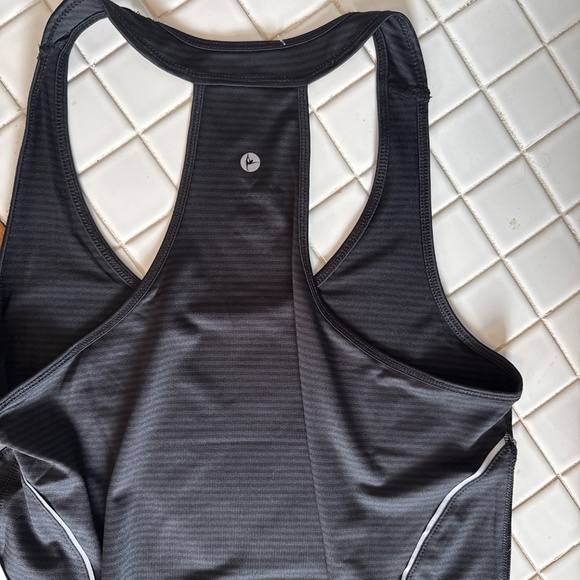 90 Degree T back running top with zippered pocket. NWT. Retail 54 - Picture 6 of 7